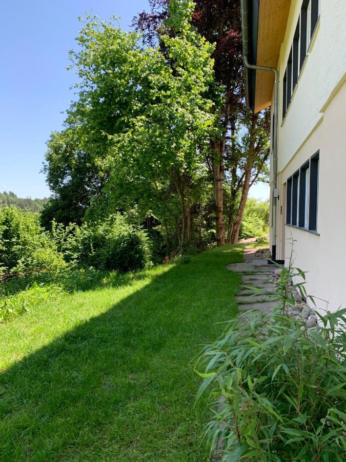 Moderne Wohnung Im Gruenen Mit Privatem Garten Donaueschingen Kültér fotó